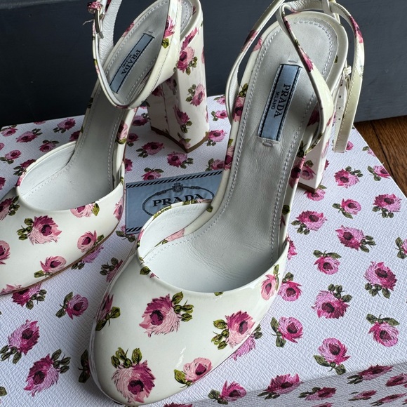 Floral Women's Heels - Picture 2 of 3